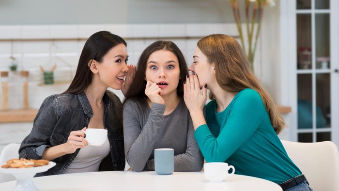 Jangan Asal Percaya, Kenali Ciri Teman yang Akan Mengkhianatimu Diam-diam Jangan Asal Percaya, Kenali Ciri Teman yang Akan Mengkhianatimu Diam-diam