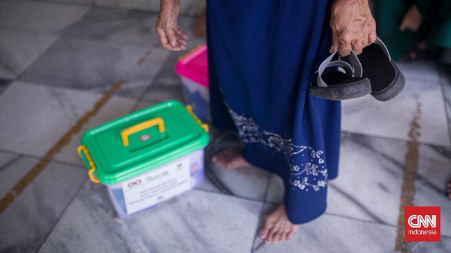 FOTO: Distribusi Paket Sembako Melalui Pengurus Masjid