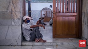 Viral Warga Bongkar Atap Musala Serupa Gereja di Bima NTB