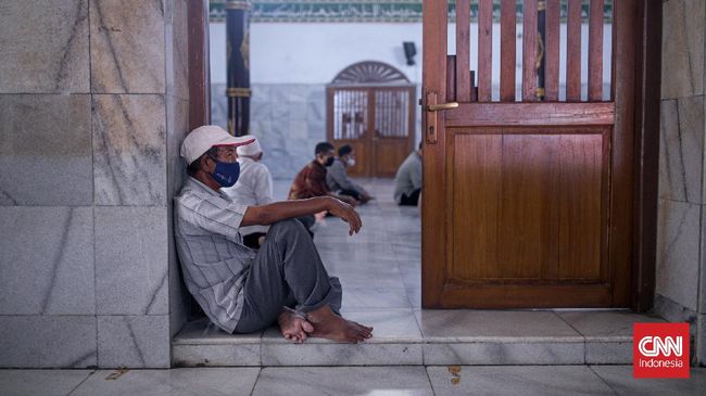 Viral Warga Bongkar Atap Musala Serupa Gereja di Bima NTB Video yang memperlihatkan warga sedang membongkar atap Musala yang diduga menyerupai gereja viral di media sosial.