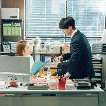 Punya Kisah Cinta di Kantor? Nonton Drakor Office Romance Ini yang Bisa Bikin Baper!