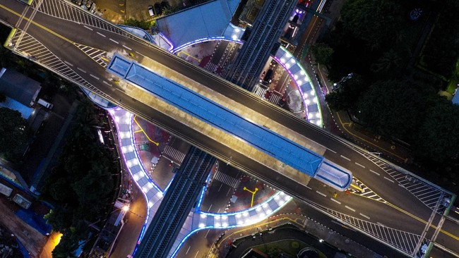 FOTO: Gemerlap Jembatan Layang CSW Jakarta