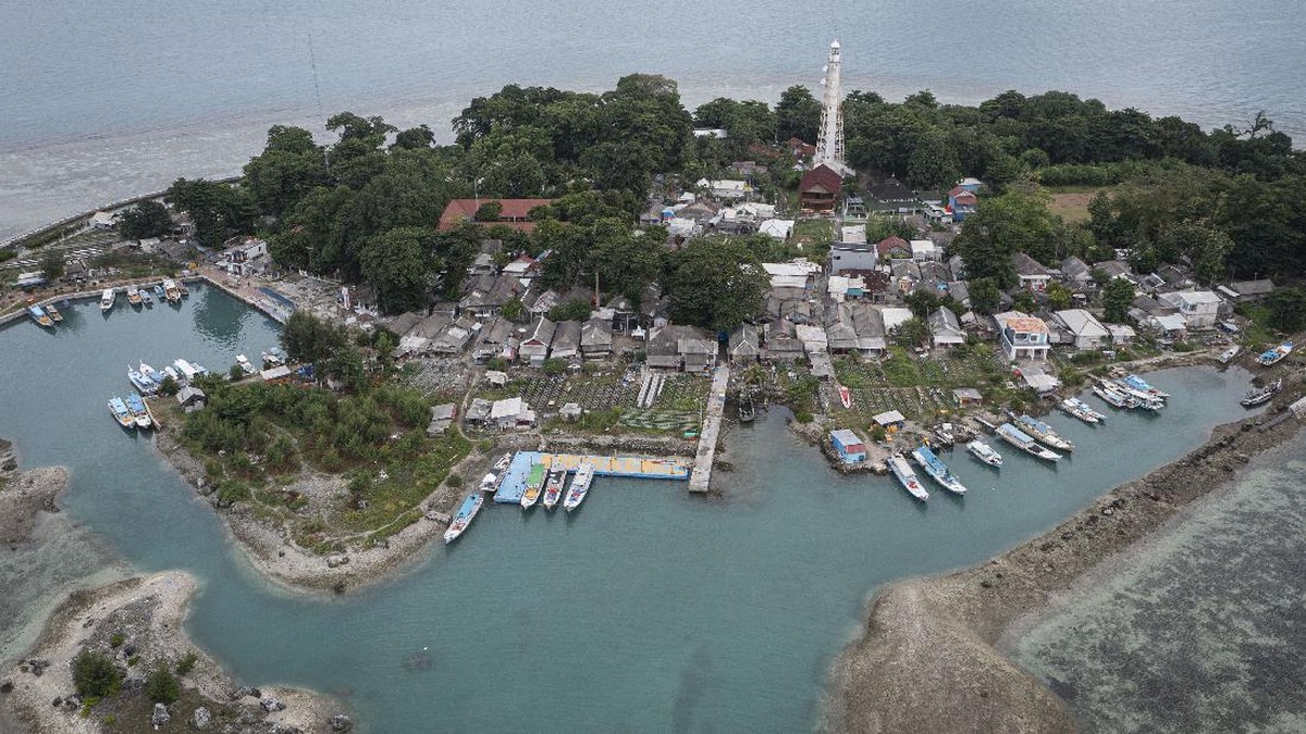 FOTO: Nelayan-nelayan terakhir Pulau Sabira