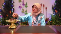<p>Tak hanya menjadi presiden wanita pertama Singapura, Halimah juga menjadi seorang Muslim pertama yang terpilih karena dianggap lebih layak dibandingkan kandidat lainnya. Keren banget ya, Bunda! (Foto: Instagram: @halimahyacob)</p>