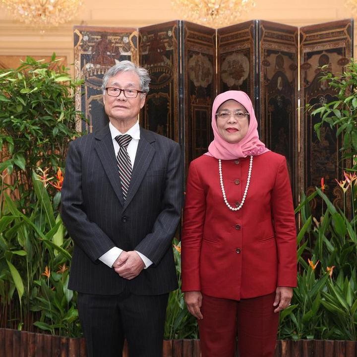 <p>Bunda masih ingat dengan sosok Halimah Yacob? Ya, ia adalah wanita pertama yang menjadi Presiden ke-8 Singapura, lho. (Foto: Instagram: @halimahyacob)</p>