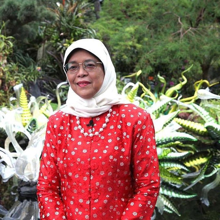 <p>Pada 2017 lalu, Halimah pernah mendapat ancaman pembunuhan dari seorang remaja berusia 15 tahun, Bunda. Ia memposting gambar Halimah di media sosial dan meminta ISIS untuk membunuhnya. (Foto: Instagram: @halimahyacob)</p>
