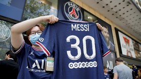 PSG Kewalahan Produksi Jersey Messi
