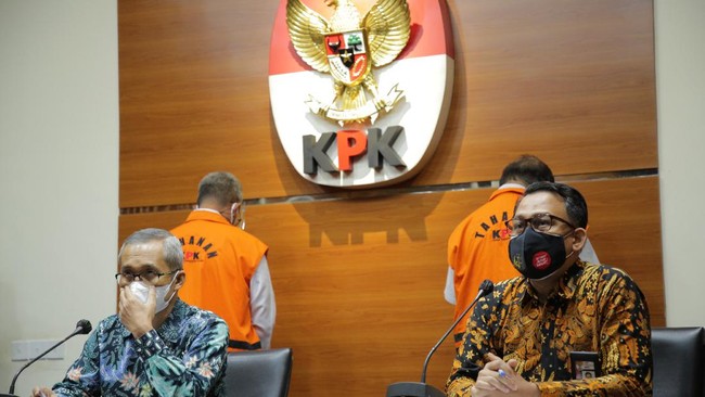 Bupati Bintan nonaktif Apri Sujadi akan disidang terkait dugaan korupsi pengaturan kuota rokok dan minuman beralkohol.
