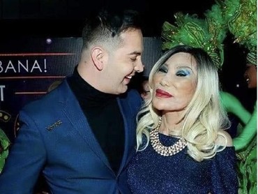 img-title Artis 69 Tahun Dihamili Berondong hingga Pertemuan Pertama Vanessa Angel & Bibi