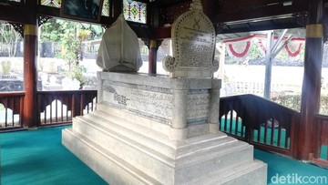 RELA TINGGAL DI HUTAN RIMBA