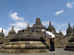Penampakan Candi Borobudur Usai Terguyur Hujan Abu Merapi