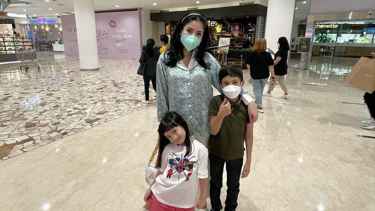 Nindy Ayunda Nindy Ayunda