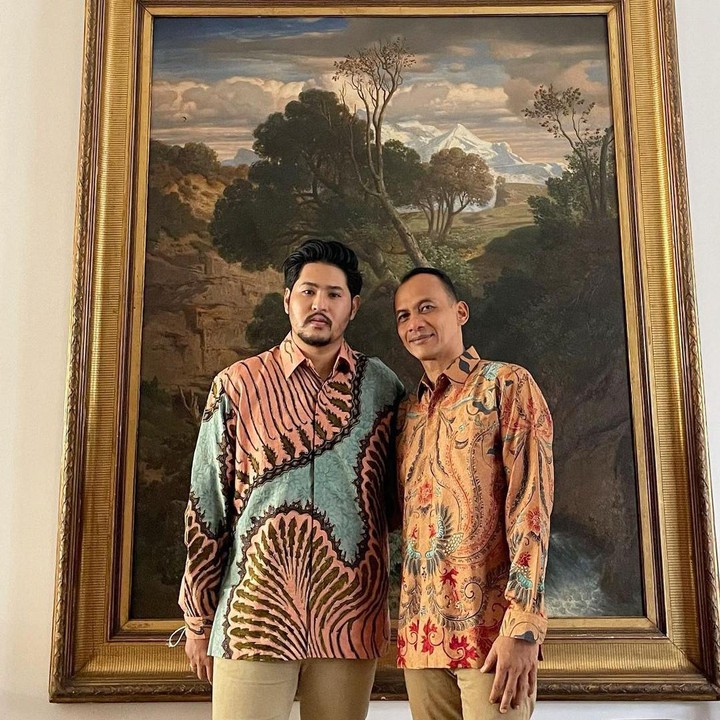 <p>Olivia Zalianty juga mengunggah potret Ndaru Kusumo yang sudah akrab dengan keluarganya. Semuanya terlihat harmonis di hari perayaan Tahun Baru Hijriah. (Foto: Instagram @oliviazallianty)</p>