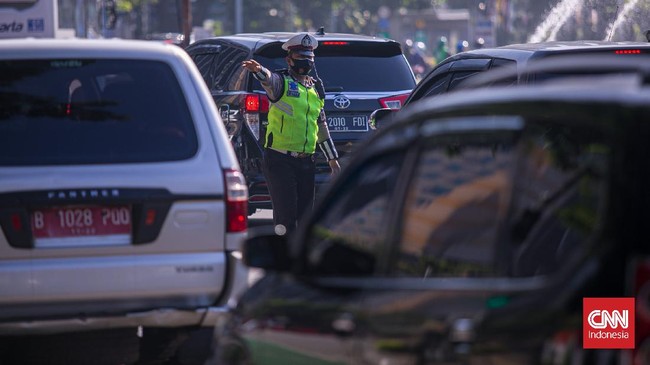 Ditlantas Polda Metro Jaya tetap memberlakukan kebijakan ganjil genap di tiga ruas jalan di Jakarta hingga 13 September mendatang.