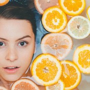 Punya Kulit Berminyak Tapi Malah Pakai Produk Skincare untuk Kulit Kering, Memangnya Boleh?