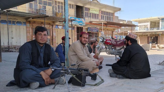 Taliban menduduki Ibu Kota Kabul dan merebut istana kepresidenan setelah sebulan lebih bertempur dengan aparat keamanan Afghanistan.