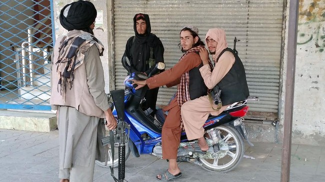 Taliban mulai memerintahkan gerilyawan supaya memasuki Ibu Kota Kabul guna mencegah terjadi penjarahan.