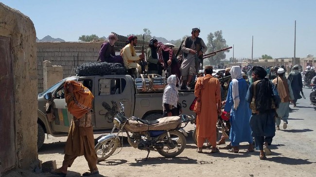 Kemlu menyusun rencana evakuasi WNI, termasuk diplomat kedubes di Kabul, jika situasi di Afghanistan terus memburuk akibat peningkatan serangan Taliban.