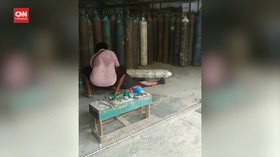 VIDEO: Tabung Oksigen Meledak Saat Diisi, 1 Pekerja Terluka