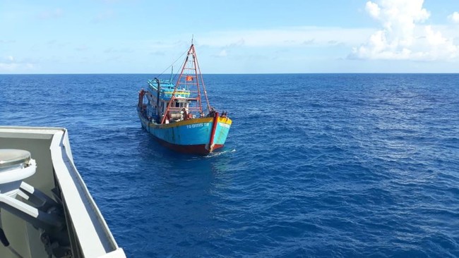 Total ada tiga kapal nelayan Indonesia yang memasuki wilayah Papua Nugini untuk menangkap ikan, namun dua kapal masih ditahan aparat setempat.