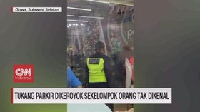 VIDEO: Tukang Parkir Dikeroyok Sekelompok Orang Tak Dikenal