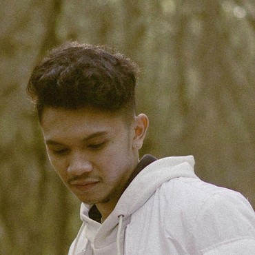 Lirik Lagu Cinta Beda Agama - Vicky Salamor