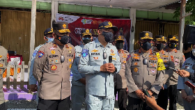 Polri-Jasa Raharja Buka Sentra Vaksin & Beri Bansos di Papua