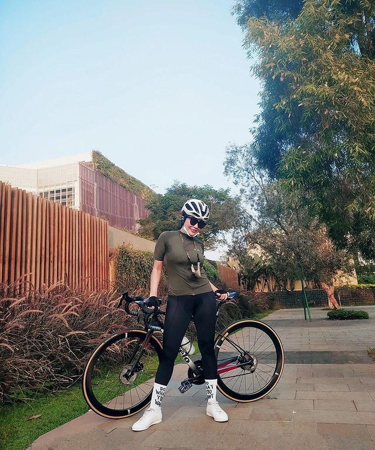 Artis Meksiko Lyn May memacari seorang berondong dan sedang hamil di umur 69 tahun&period; Yuk kita intip potret sang kekasih berondongnya&excl;