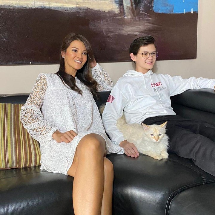 <p>Sehingga enggak heran, saat Farah Quinn sedang bersama sanga anak, mereka terlihat seperti seumuran.  (Foto: Instagram @farahquinnofficial)</p>