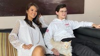 <p>Sehingga enggak heran, saat Farah Quinn sedang bersama sanga anak, mereka terlihat seperti seumuran.  (Foto: Instagram @farahquinnofficial)</p>