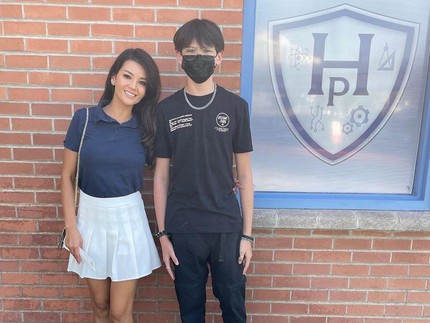 Intip 7 Potret Awet Muda Farah Quinn hingga Disangka Murid Baru di Sekolah Anak