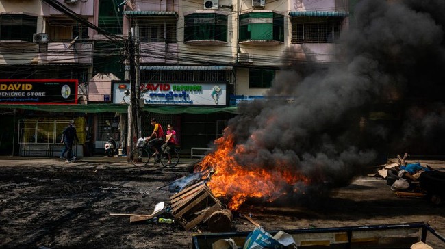Militer Myanmar diduga pakai 'Father of All Bombs' serang kubu oposisi bulan lalu dan menewaskan 170 orang.
