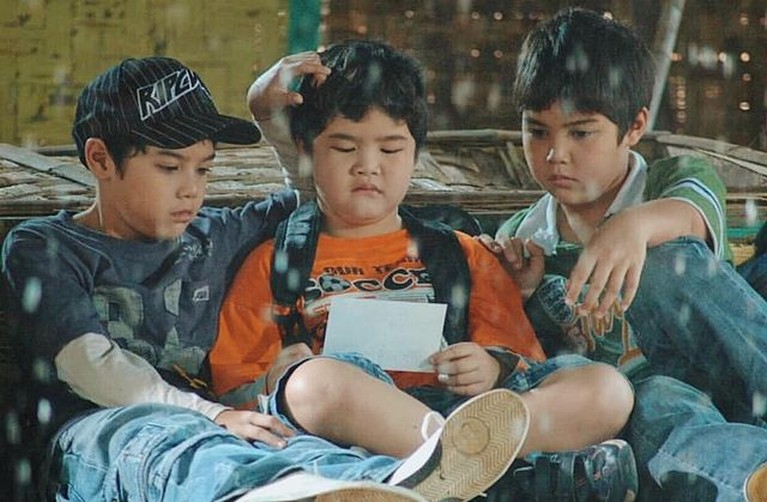 Foto Lawas Masa Kecil Al El dan Dul yang Kompak Menggemaskan Persaudaraan Al El dan Dul memang sering jadi sorotan, foto masa kecil mereka pun kompak menggemaskan. Yuk kita intip!