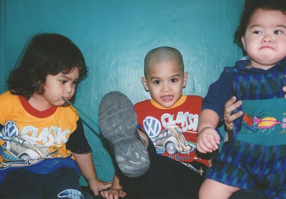 Persaudaraan Al El dan Dul memang sering jadi sorotan&comma; foto masa kecil mereka pun kompak menggemaskan&period; Yuk kita intip&excl;