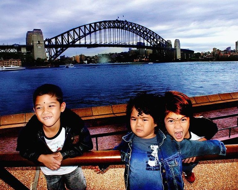 Foto Lawas Masa Kecil Al El dan Dul yang Kompak Menggemaskan Persaudaraan Al El dan Dul memang sering jadi sorotan, foto masa kecil mereka pun kompak menggemaskan. Yuk kita intip!