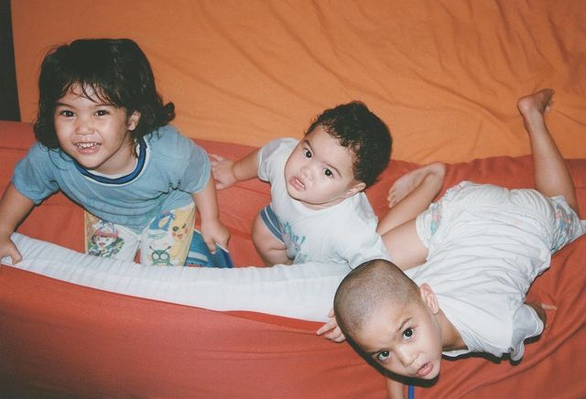 Persaudaraan Al El dan Dul memang sering jadi sorotan&comma; foto masa kecil mereka pun kompak menggemaskan&period; Yuk kita intip&excl;