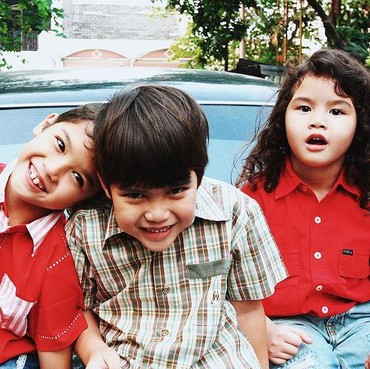 Foto Lawas Masa Kecil Al El dan Dul yang Kompak Menggemaskan