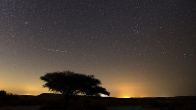 img-title Mengenal Warna-warni Meteor dan Penyebabnya