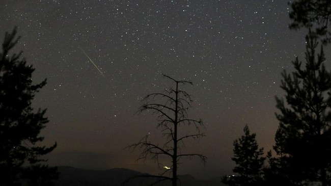 Waspadai Badai Meteor Delta-Aquariid Selatan Malam Ini, Jauhi Perangkat Elektronik