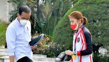 Beli Sneakers Buatan Greysia Polii, Jokowi: Sudah Saatnya Saya Tambah Sepatu
