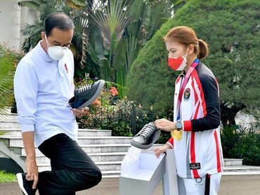 Beli Sneakers Buatan Greysia Polii, Jokowi: Sudah Saatnya Saya Tambah Sepatu