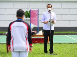 Jokowi Beri Bonus Rp 5,5 M ke Greysia/Apriyani, Eko Yuli Dapat Rp 2,5 M