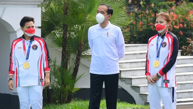 Selain memberi bonus kepada perwakilan atlet Indonesia yang tampil di Olimpiade Tokyo 2020, Presiden Joko Widodo membeli sepatu Greysia Polii.