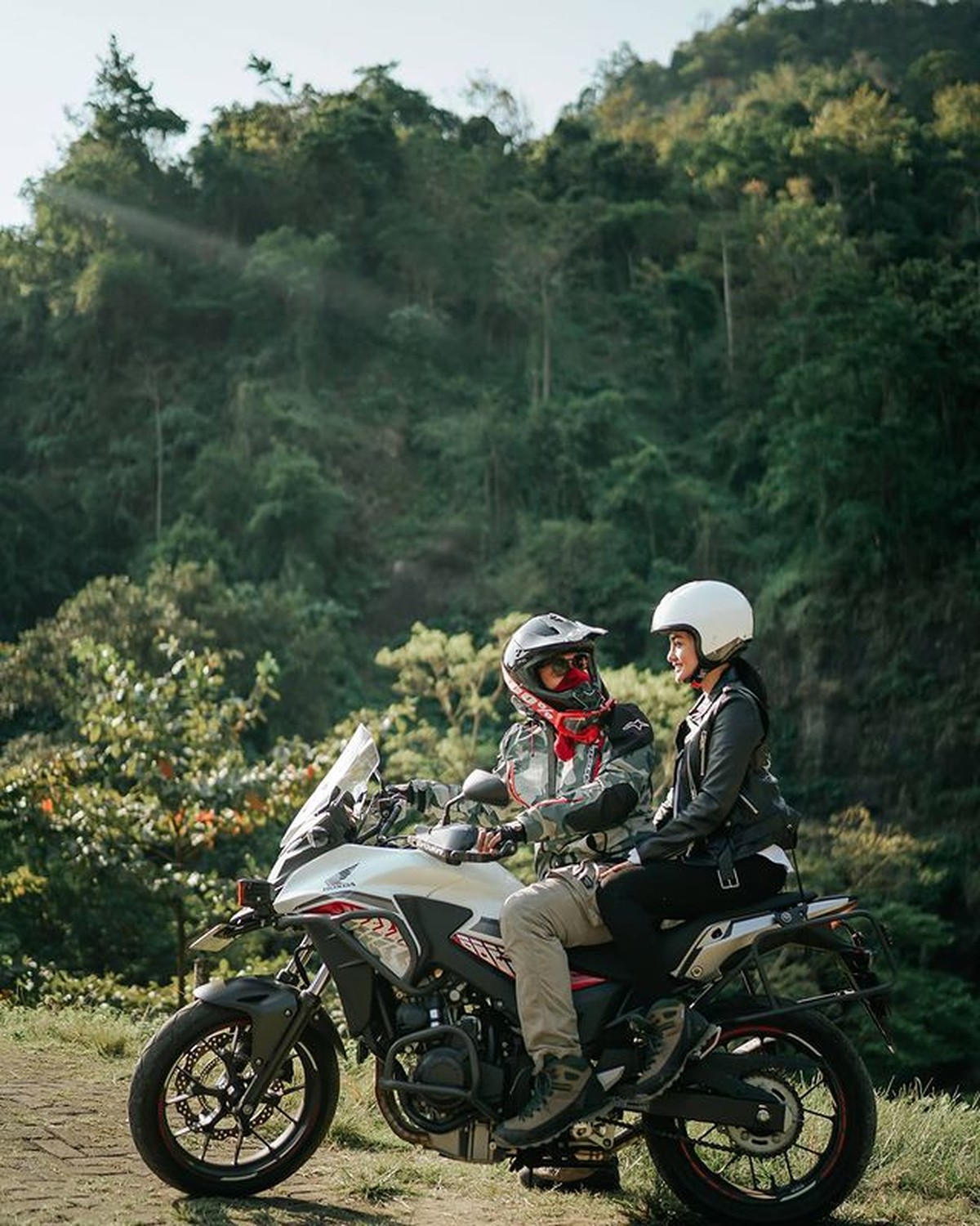 Ibnu Jamil mempunyai hobi main motor trail&comma; Ririn pun terlihat sering ikut motoran bareng&period; Yuk kita lihat keseruan mereka&excl;