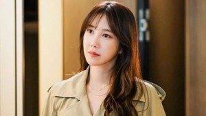 Isi Tas Aktris Drama 'The Penthouse' Lee Ji Ah, Ada Apa Saja Ya?