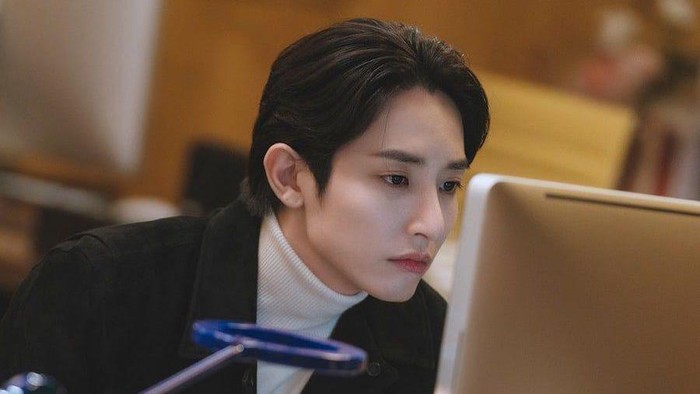 Muncul di Drama Doom at Your Service, Yuk Lebih Kenal dengan Lee Soo Hyuk