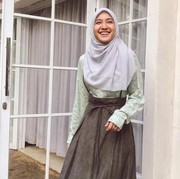 Inspirasi OOTD Hijabers untuk Bergaya Feminin dan Kasual ala Cut Syifa