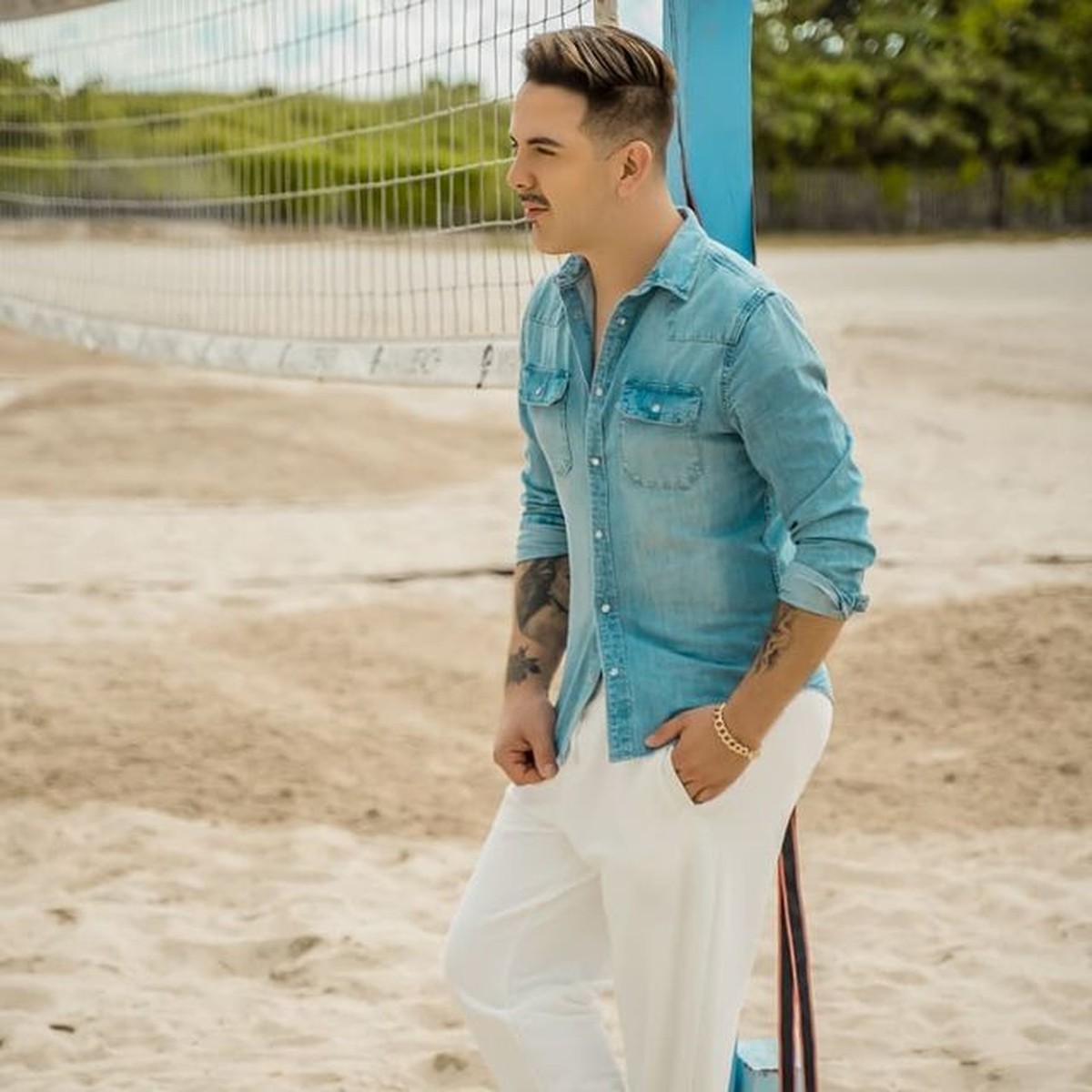 Artis Meksiko Lyn May memacari seorang berondong dan sedang hamil di umur 69 tahun&period; Yuk kita intip potret sang kekasih berondongnya&excl;