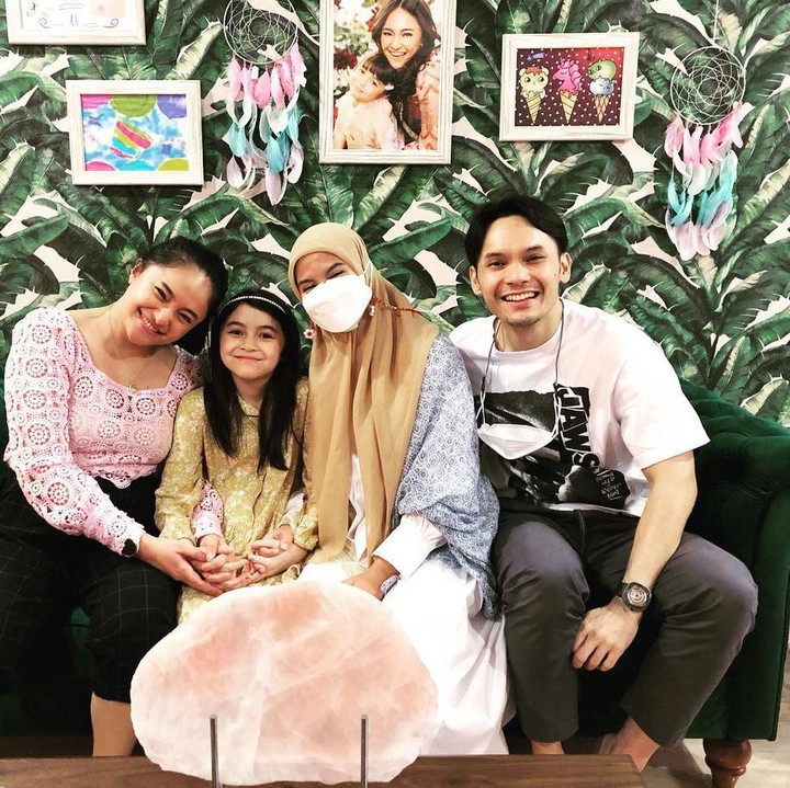 <p>Selain itu, mantan suaminya pun juga lakukan hal serupa dan beri ucapan untuk dirinya. "<em>Happy Birthday</em> ibu.. @marshanda99 Semoga di berikan umur yang barokah," tulis Ben Kasyafani melalui akun @benkasyafani. (Foto: Instagram @benkasyafani)    </p>