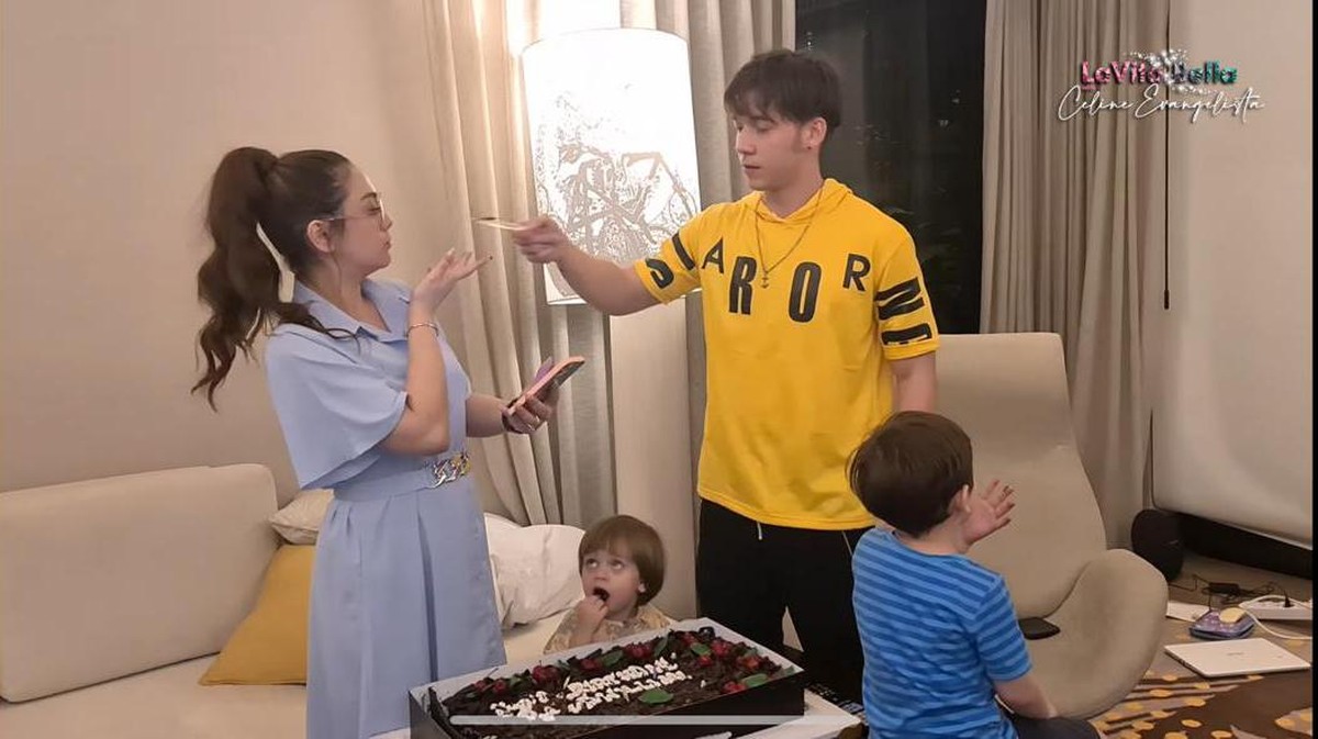Sepulang dari rumah sakit Celine Evangelista rayakan ulang tahun Stefan William yang ke 28&period; Yuk kita intip momennya&excl;